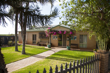 Exterior & Views 1, Capricorn Holiday Park, Carnarvon