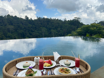 Food & Drinks