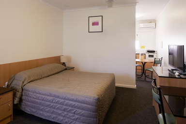 Bedroom 4, Baileys Motel, Perth