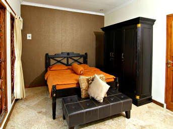 Bedroom 2, De Bukit Dago Villa by HouseinBandung, Bandung