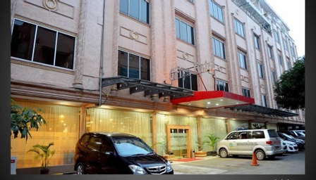 Exterior & Views 1, Griya Hotel Medan, Medan
