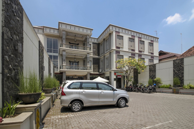 Exterior & Views 1, RedDoorz Plus near Tugu Jogja, Yogyakarta