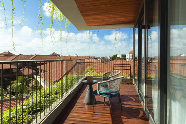 Exterior & Views 22