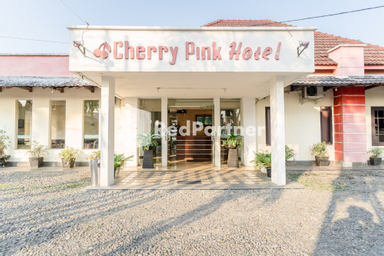 Exterior & Views, Cherry Pink Hotel Medan RedPartner, Medan