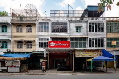 Exterior & Views 1, RedDoorz Near RSUD Dr. Pringadi Medan 3, Medan
