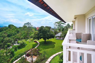 Exterior & Views 3