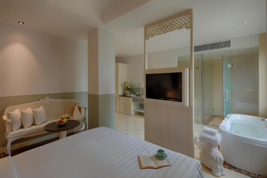 Queen Suite - City View