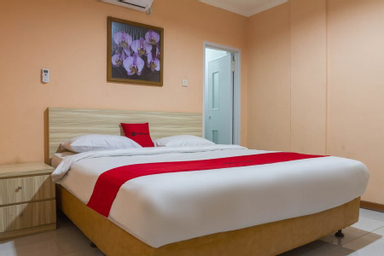 Bedroom 1, RedDoorz near Istana Plaza 2, Bandung