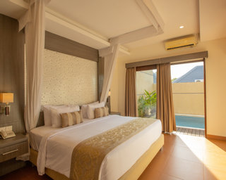 Villa with Queen Bed - Pool View