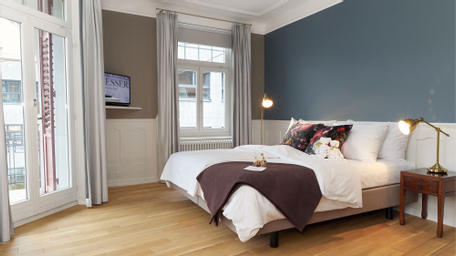 Room with Queen Bed - City View