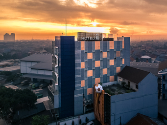 Exterior & Views 1, Hotel 88 Bekasi by WH, Bekasi