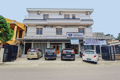 Exterior & Views 2, OYO 90224 Palembang Residence, Palembang
