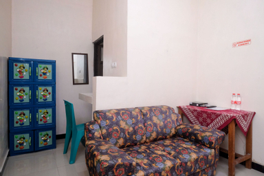 Bedroom 4, RedDoorz Syariah near Flyover Palur, Karanganyar