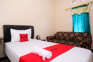 Bedroom 3, RedDoorz Syariah near Flyover Palur, Karanganyar