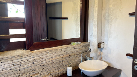 Bathroom 4