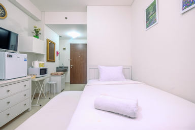 Bedroom 1, Minimalist and Cozy Studio (No Kitchen) Transpark Cibubur Apartment By Travelio, Depok