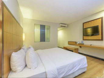 Kamar Superior Queen atau Ranjang Lain - Pemandangan Kolam Renang