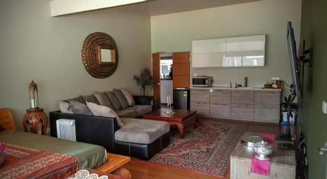 Others 4, Mudstone Suites, Manjimup