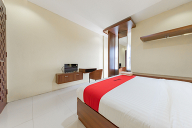Bedroom 4, RedDoorz Syariah near Alun-Alun Pelabuhan Ratu, Sukabumi