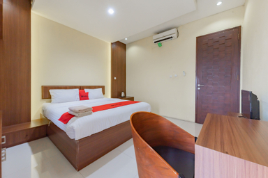 Bedroom 2, RedDoorz Syariah near Alun-Alun Pelabuhan Ratu, Sukabumi
