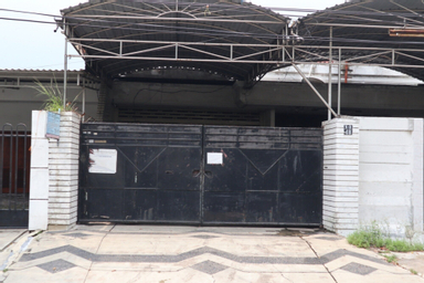 Exterior & Views 2, OYO 3276 Charisma Homestay (tutup sementara), Surabaya