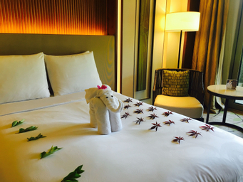 King Junior Suite - Garden View