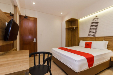 Queen Standard Room