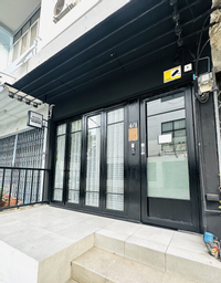 Exterior & Views, Piccolo Sukhumvit Hostel, Phra Khanong