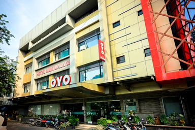 Exterior & Views, OYO 1009 Hotel Bumi Malaya, Medan