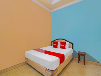 Bedroom 1, OYO 92631 Hotel Dan Aula Wahyu Sari B, Karanganyar
