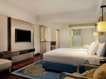 King Guest Room Garden View