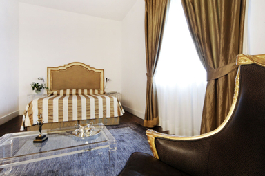 Queen Superior Room