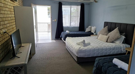 Bedroom 2, Ocean Parade Motel, Coffs Harbour - Pt A