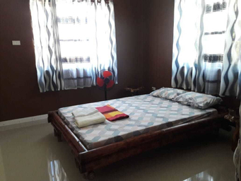 Room with Queen Bed