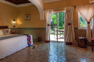 Queen Junior Suite - Pool View