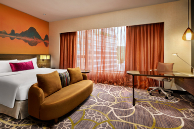 Room with King Bed - Garden View