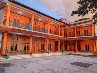 Exterior & Views 1, ARTICA HOMESTAY & RESORT, Karanganyar