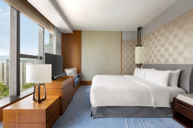 Room with King Bed - City View
