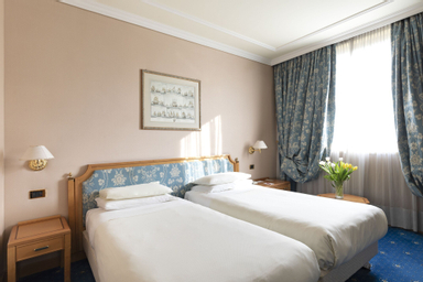 Classic twin room
