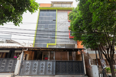 Exterior & Views 2, RedDoorz near Halim Perdanakusuma 3, East Jakarta