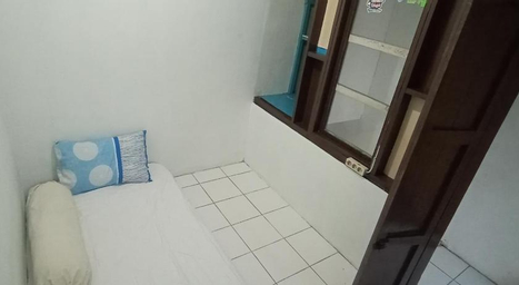 Bedroom 2, Sewa Rumah Harian 3 BR di Bandung,Kiaracondong, Bandung
