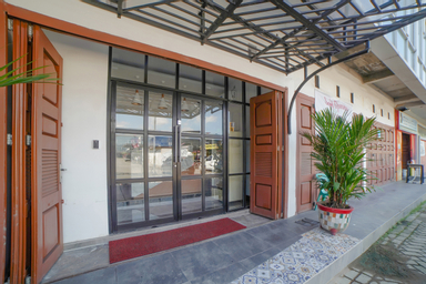 Exterior & Views 2, Super OYO 90447 Kardopa Hotel Megapark, Medan