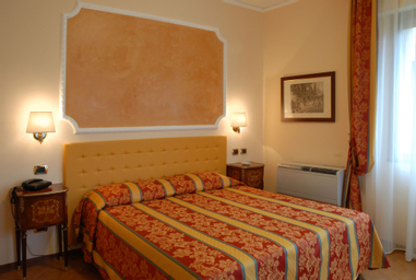 Bedroom 4, Hotel Mondial, Genova