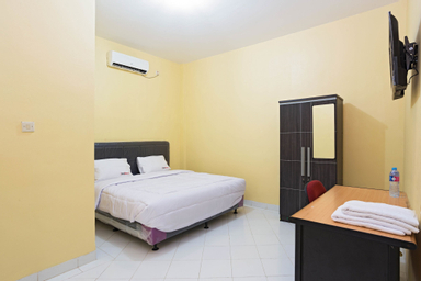 Bedroom 1, RedDoorz near Halim Perdanakusuma, East Jakarta