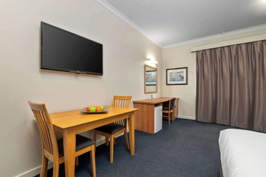 Bedroom 2, Metro Hotel Perth City, Perth