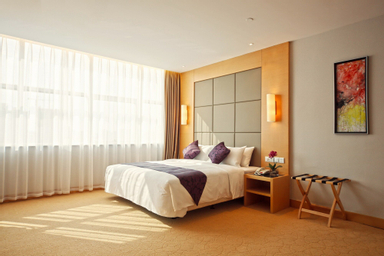 Queen Standard Room