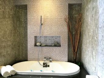 Bathroom 51