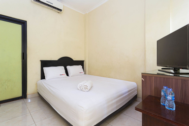 Bedroom 1, RedDoorz @ Ciracas, Jakarta Timur