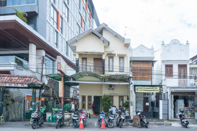 Exterior & Views 1, Khresna Guest House Malioboro RedPartner, Yogyakarta