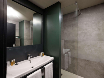 Bathroom 4